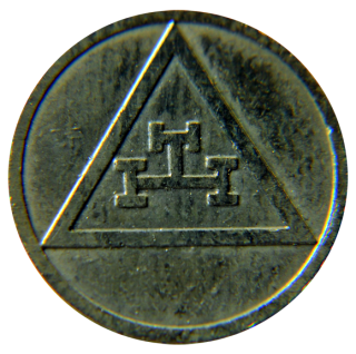 Pin Triangulo com smbolo Tau
